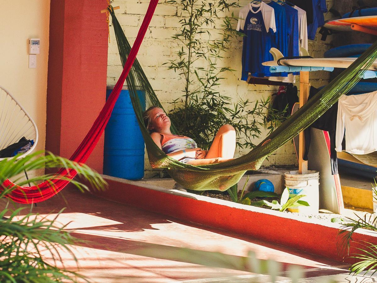 Experiencia Surf Camp Hostel Brisas de Zicatela Exterior photo