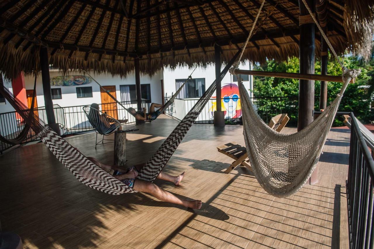 Experiencia Surf Camp Hostel Brisas de Zicatela Exterior photo